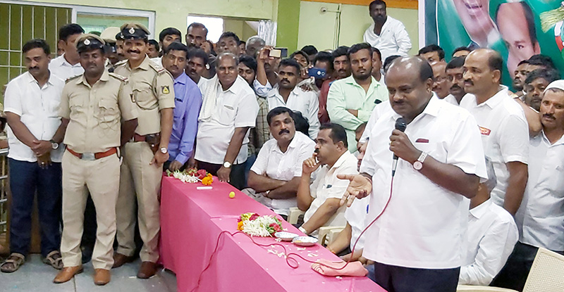 ಬಡವರ ನೆರವಿಗೆ ನನ್ನನ್ನು ಬಿಟ್ಟು ನಿಮ್ಮ ಬಿಎಸ್‌ವೈ ಬರಲ್ಲ, ಸಿದ್ದರಾಮಯ್ಯನೂ ಬರಲ್ಲ: ಕುಮಾರಸ್ವಾಮಿ