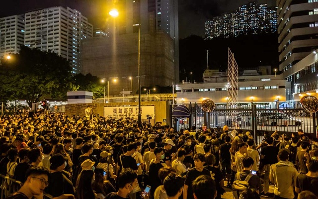 ಹಾಂಕಾಂಗ್: ಸರಕಾರಿ ವಿರೋಧಿ ಪ್ರತಿಭಟನೆಯಲ್ಲಿ ಭಾಗವಹಿಸಿದ ಸರಕಾರಿ ನೌಕರರು