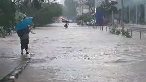 ಮುಂಬೈ: ಭಾರೀ ಮಳೆ, ಜನಜೀವನ ಅಸ್ತವ್ಯಸ್ತ