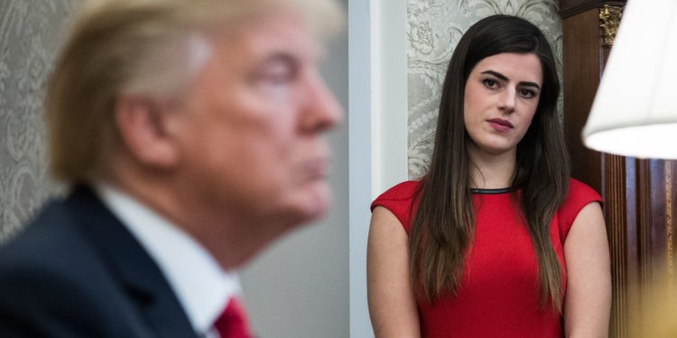 ಟ್ರಂಪ್ ಕುಟುಂಬದ ಮಾಹಿತಿ ಪತ್ರಕರ್ತರಿಗೆ ನೀಡಿದ ಆಪ್ತ ಕಾರ್ಯದರ್ಶಿ ರಾಜೀನಾಮೆ