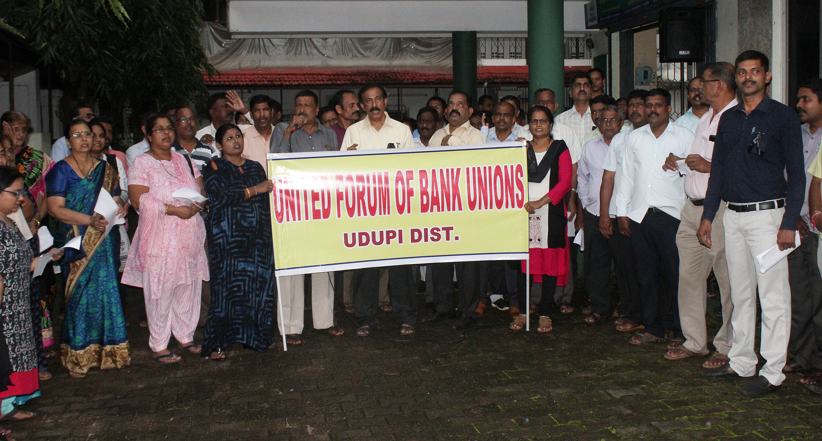 ಬ್ಯಾಂಕ್ ವಿಲೀನಿಕರಣದ ಹಿಂದೆ ಹಿಡನ್ ಅಜೆಂಡಾ: ರಾಮಮೋಹನ್