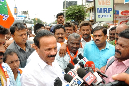 ಡಿ.ಕೆ.ಶಿವಕುಮಾರ್ ವಿಚಾರದಲ್ಲಿ ಬಿಜೆಪಿ ರಾಜಕೀಯ ಮಾಡುತ್ತಿಲ್ಲ: ಕೇಂದ್ರ ಸಚಿವ ಡಿ.ವಿ.ಸದಾನಂದಗೌಡ