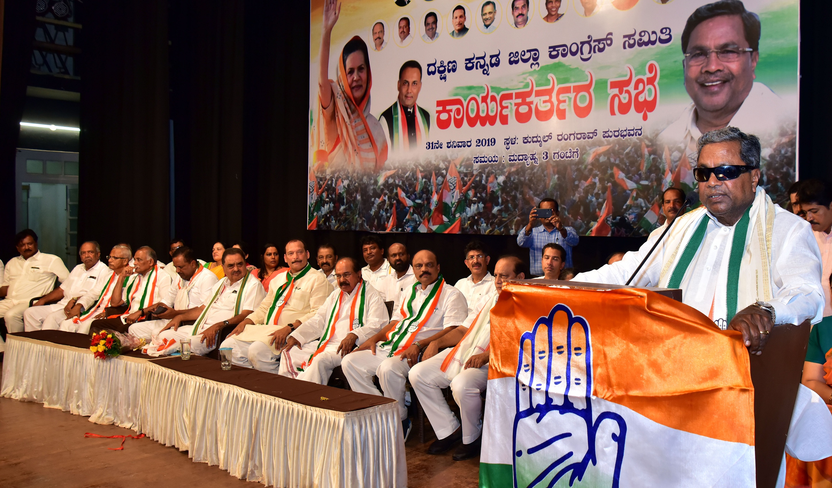 ನೆರೆ ಬಂದು ಕೊಚ್ಚಿ ಕೊಂಡು ಹೋದರೂ ನೆರವಿಗೆ ಬಾರದ ಪ್ರಧಾನಿ -ಸಿದ್ದರಾಮಯ್ಯ