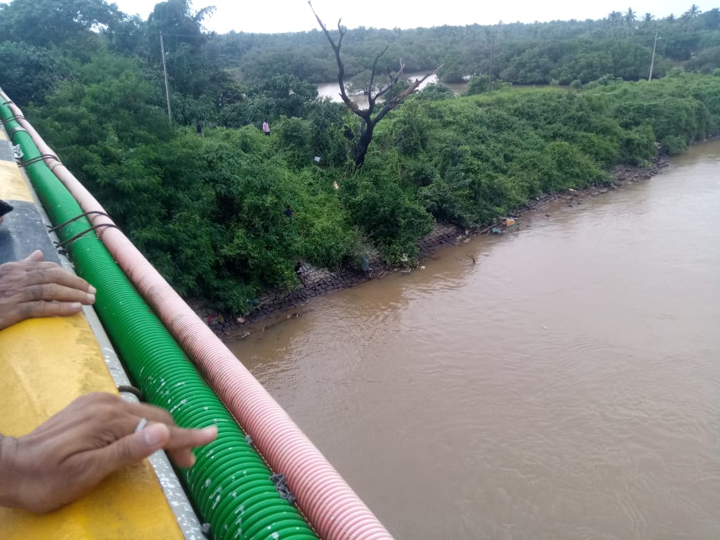 ಸೇತುವೆಯಿಂದ ನೇತ್ರಾವತಿ ನದಿಗೆ ಹಾರಿದ ಯುವಕ: ಸ್ಥಳೀಯ ಮೀನುಗಾರರಿಂದ ರಕ್ಷಣೆ