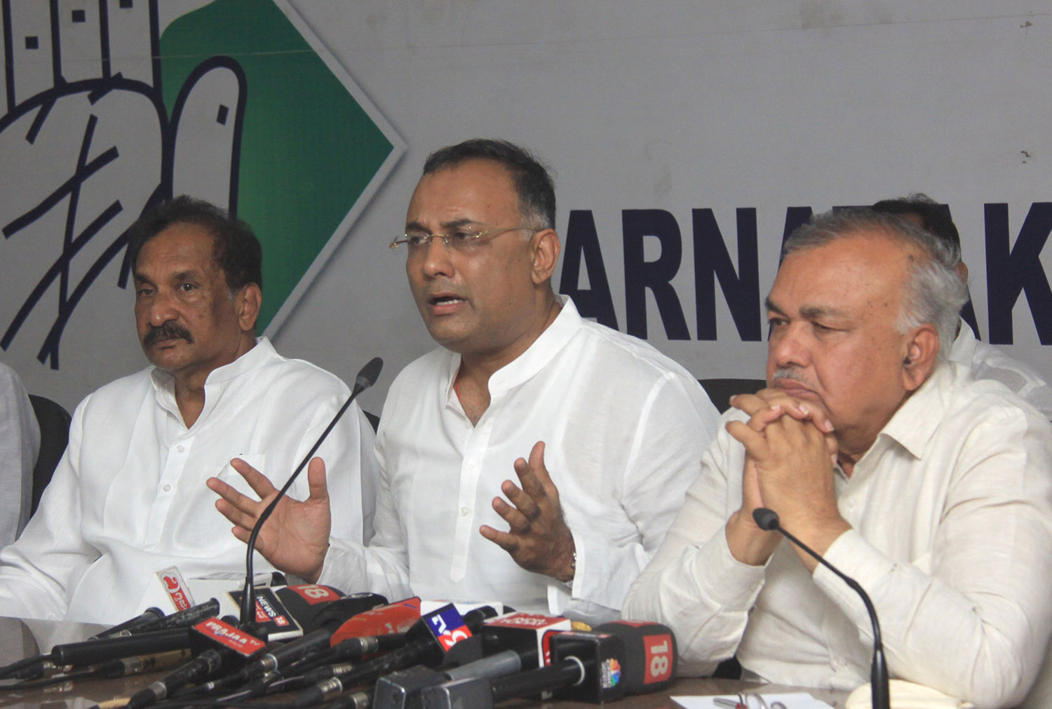 ಜಮ್ಮು-ಕಾಶ್ಮೀರ ವಿಶೇಷಾಧಿಕಾರ ರದ್ದು: ಕೇಂದ್ರದ ನಿರ್ಧಾರ ದೇಶದ ಭವಿಷ್ಯಕ್ಕೆ ಮಾರಕ- ದಿನೇಶ್ ಗುಂಡೂರಾವ್