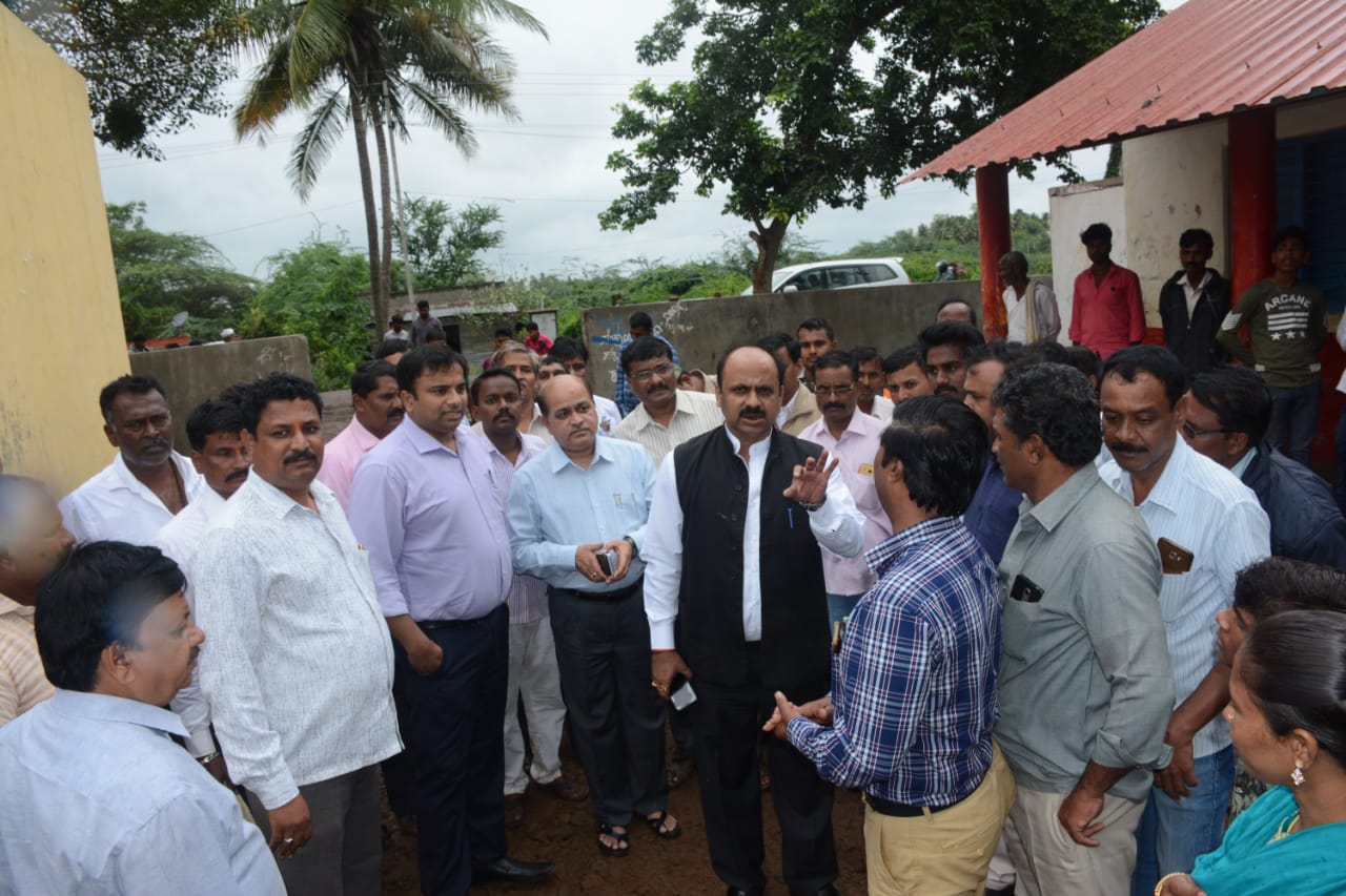 ಸಿಎಂ ಬೆಳಗಾವಿ ಪ್ರವಾಸ ರದ್ದು: ಪ್ರವಾಹ ಬಾಧಿತ ಸ್ಥಳಗಳಿಗೆ ಅಧಿಕಾರಿಗಳ ಭೇಟಿ