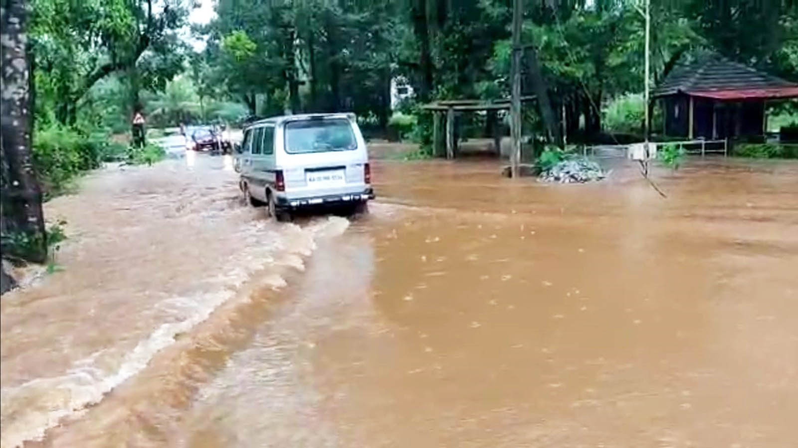 ಹೆಬ್ರಿ: ರಸ್ತೆಯ ಮೇಲೆ ಹರಿದ ಸೀತಾನದಿ; ರಾಷ್ಟ್ರೀಯ ಹೆದ್ದಾರಿ ಬಂದ್