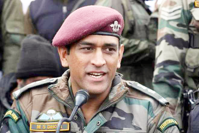 ಯೋಧರನ್ನು ರಂಜಿಸಲು ಗಾಯಕನಾದ ಎಂಎಸ್ ಧೋನಿ