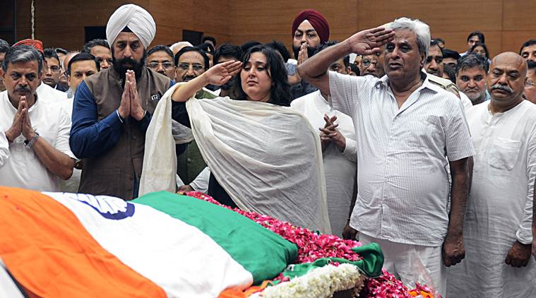 ಸುಶ್ಮಾ ಸ್ವರಾಜ್‌ಗೆ ಪತಿ,ಪುತ್ರಿಯಿಂದ ಅಂತಿಮ ಸೆಲ್ಯೂಟ್