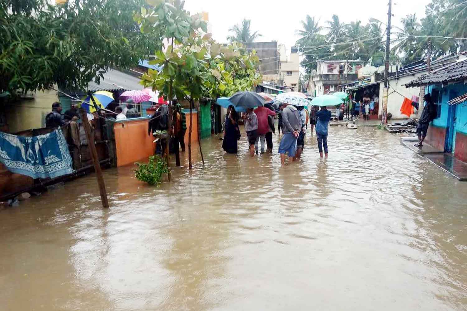 ಮಲೆನಾಡಿನಲ್ಲಿ ಮುಂದುವರೆದ ವರ್ಷಧಾರೆಯ ಆರ್ಭಟ: ಉಕ್ಕಿ ಹರಿಯುತ್ತಿರುವ ನದಿಗಳು, ಪ್ರವಾಹ ಭೀತಿ