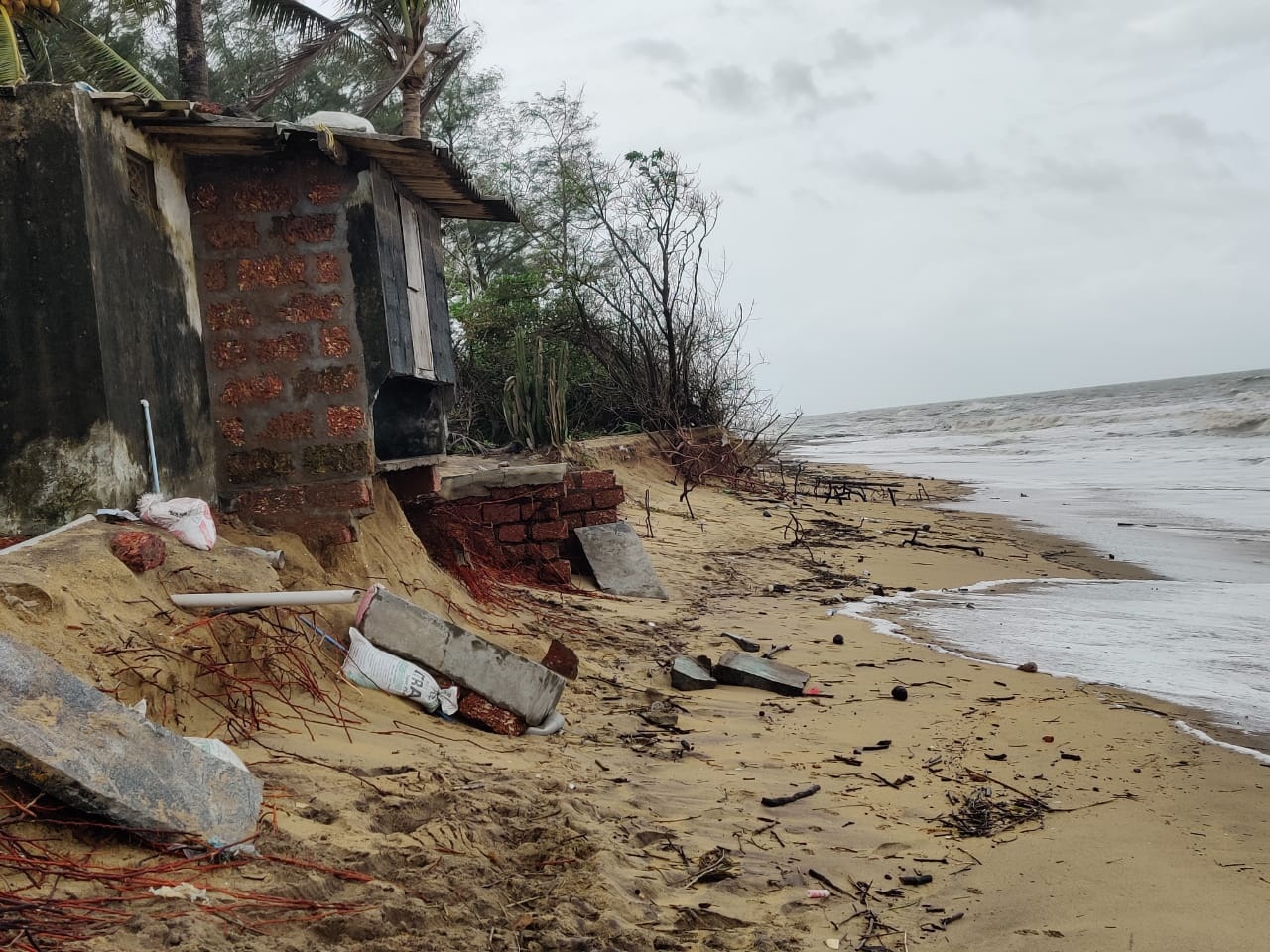 ಉಳ್ಳಾಲ, ಸೋಮೇಶ್ವರದಲ್ಲಿ ಮುಂದುವರಿದ ಕಡಲ್ಕೊರೆತದ ಅಬ್ಬರ