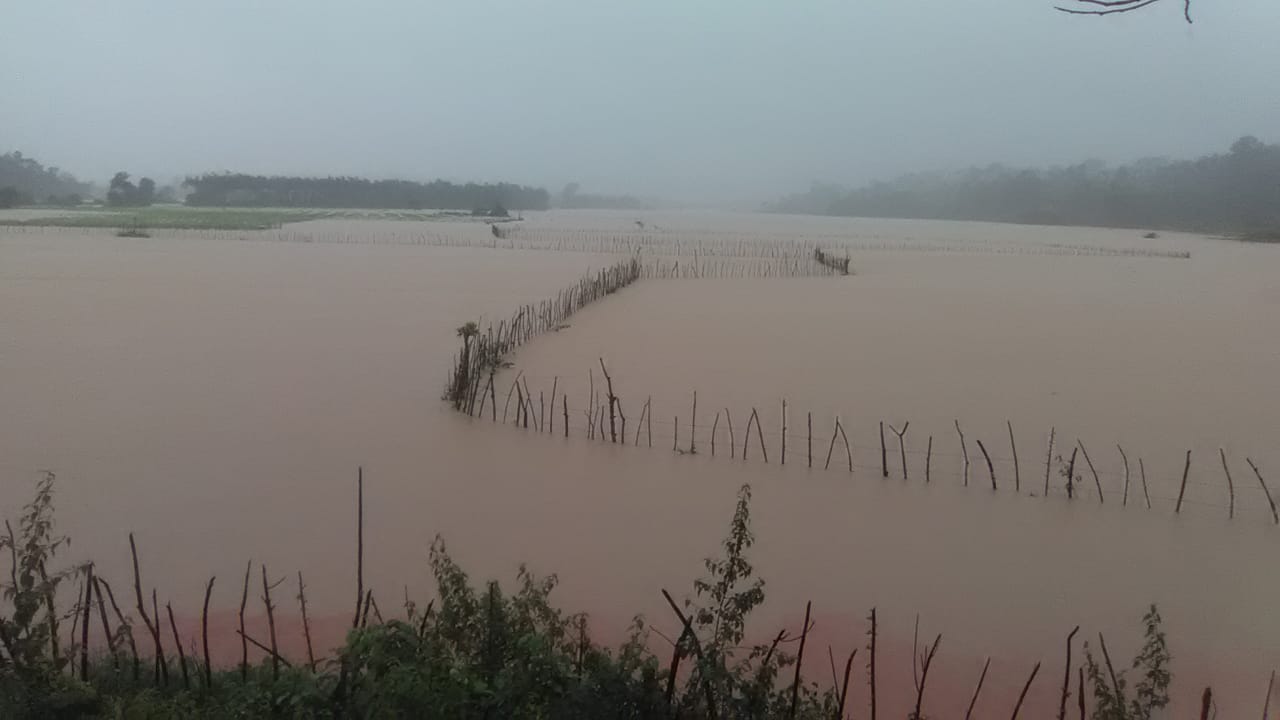 ಮೂಡಿಗೆರೆ: ಭಾರೀ ಮಳೆಗೆ ಜನಜೀವನ ಅಸ್ತವ್ಯಸ್ತ; ನಿವಾಸಿಗಳ ಸ್ಥಳಾಂತರ