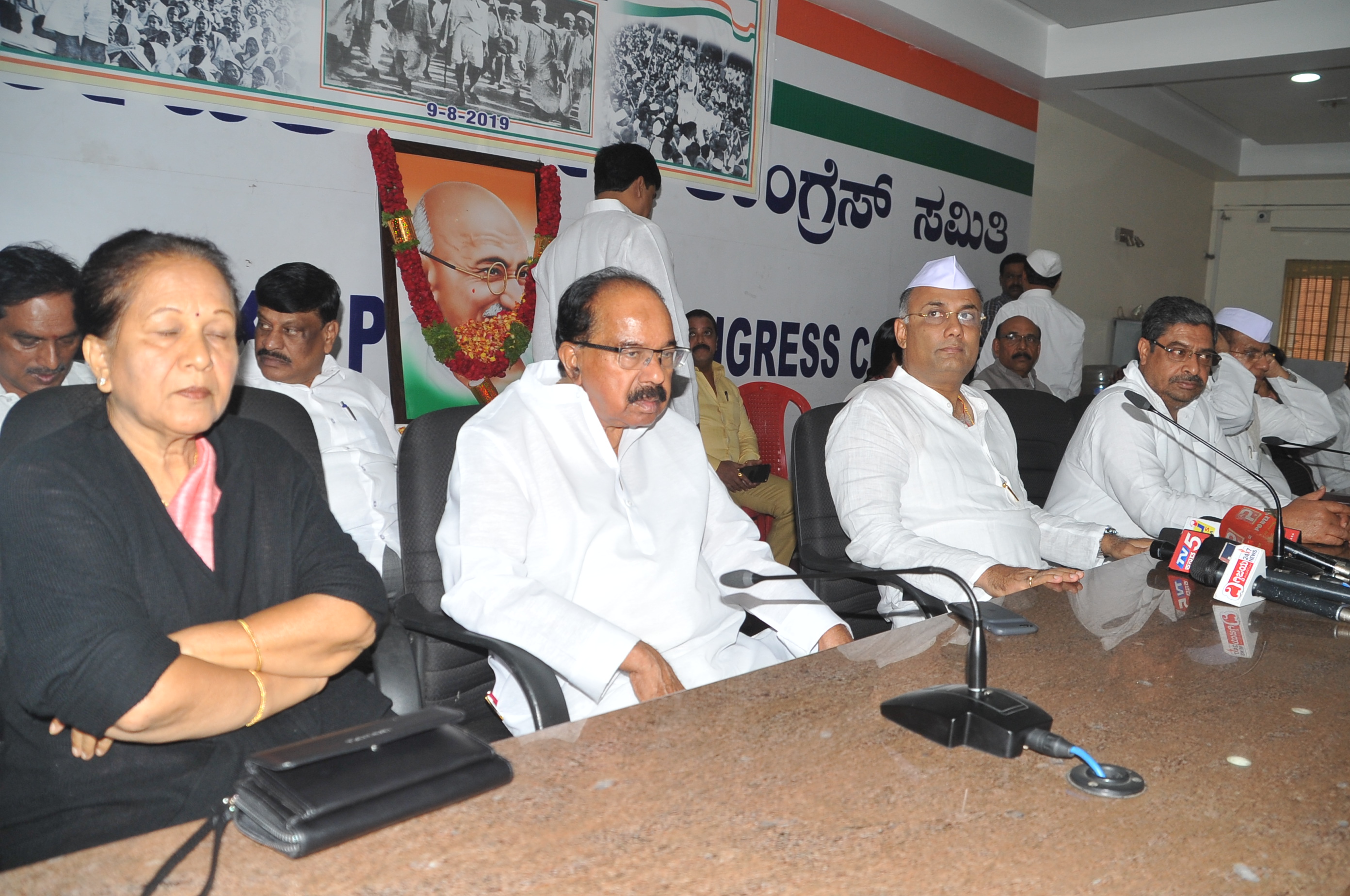 ಬ್ರಿಟಿಷರ ಜೊತೆಗಿದ್ದ ಆರೆಸ್ಸೆಸ್, ಹಿಂದೂ ಮಹಾಸಭಾ ಮುಖಂಡರು ಇಂದು ದೇಶಭಕ್ತರಂತೆ: ಎಂ.ವೀರಪ್ಪ ಮೊಯ್ಲಿ