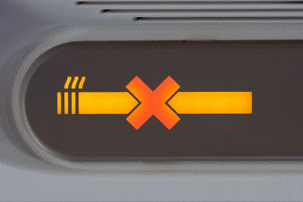 ವಿಮಾನದಲ್ಲಿ ಧೂಮಪಾನ; ಯುವಕ ಸೆರೆ