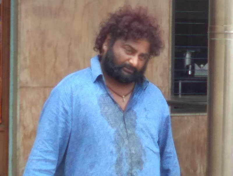 ಮಂಡ್ಯದಲ್ಲೂ ಕಾರಿನ ಗಾಜು ಪುಡಿಗೈದ ನಟ ಹುಚ್ಚ ವೆಂಕಟ್‍ಗೆ ಥಳಿತ