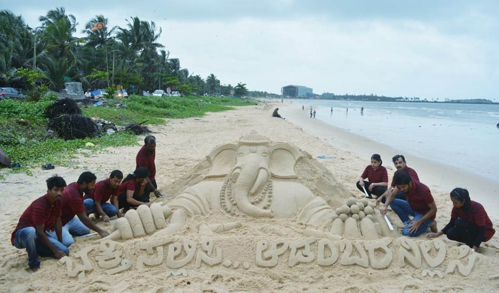 ಗಣೇಶ ಚತುರ್ಥಿ ಪ್ರಯುಕ್ತ ಮರಳ ಶಿಲ್ಪ ಕಲಾಕೃತಿ