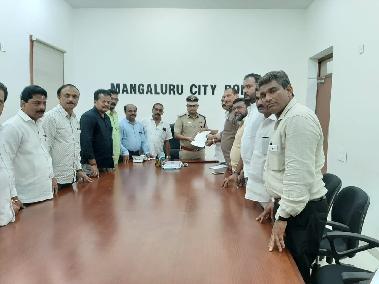 ಐಎಎಸ್ ಅಧಿಕಾರಿ ವಿರುದ್ಧ ಶಾಸಕರಿಂದ ವಿವಾದಾತ್ಮಕ ಹೇಳಿಕೆ: ಮಠಂದೂರು ವಿರುದ್ಧ ಎಫ್‌ಐಆರ್ ದಾಖಲಿಸಲು ಕಾಂಗ್ರೆಸ್ ಒತ್ತಾಯ