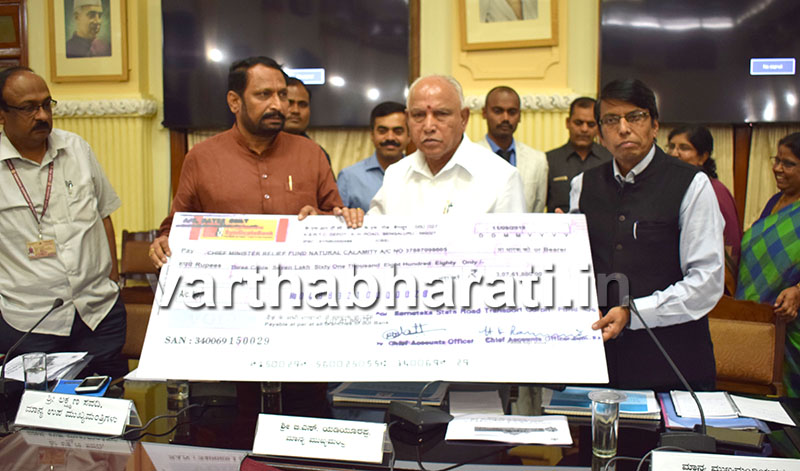 ಮುಖ್ಯಮಂತ್ರಿ ಪರಿಹಾರ ನಿಧಿಗೆ ಕೆಎಸ್ಸಾರ್ಟಿಸಿಯಿಂದ 4.74 ಕೋಟಿ ರೂ.ಚೆಕ್ ಹಸ್ತಾಂತರ