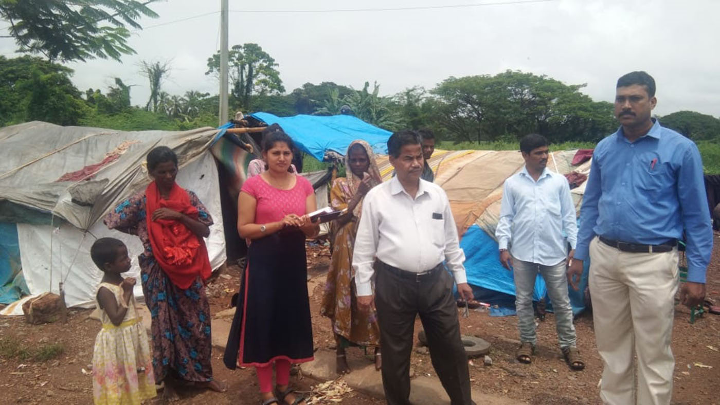 ಉಡುಪಿ: ಹೆದ್ದಾರಿ ಬದಿ ಟೆಂಟ್‌ನಲ್ಲಿ ವಾಸವಿದ್ದ ಕುಟುಂಬಗಳ ರಕ್ಷಣೆ