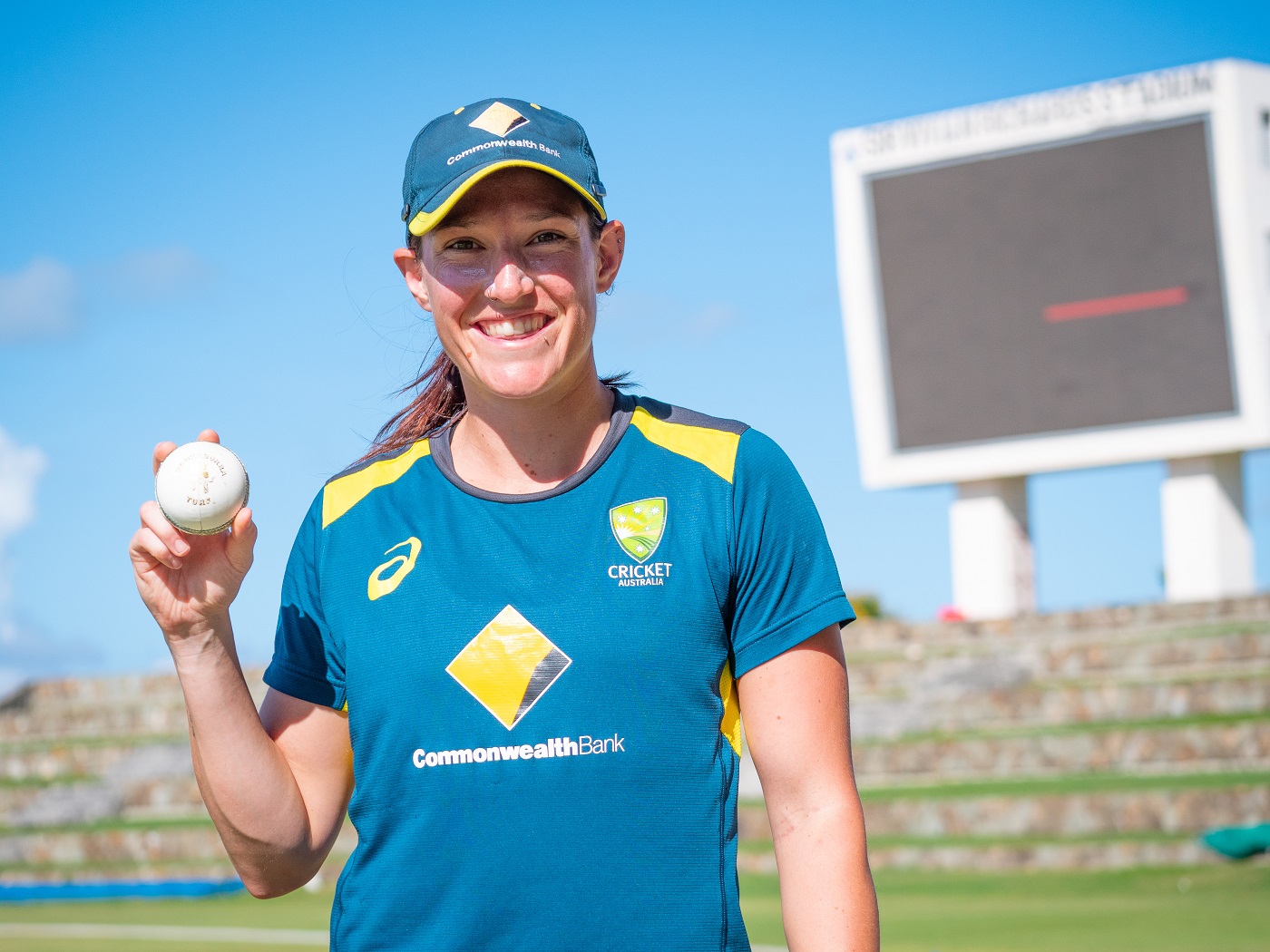 ಏಕದಿನ, ಟ್ವೆಂಟಿ-20 ಕ್ರಿಕೆಟ್‌ನಲ್ಲಿ ಹ್ಯಾಟ್ರಿಕ್ ವಿಕೆಟ್ ಪಡೆದ ಮೊದಲ ಆಟಗಾರ್ತಿ ಮೆಗಾನ್