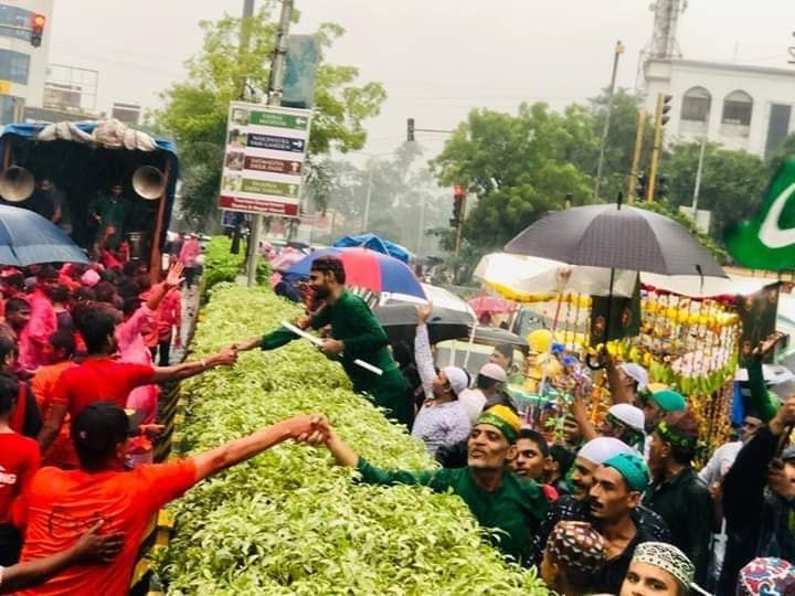 ಮುಹರ್ರಂ-ಗಣೇಶ ಚತುರ್ಥಿ ಆಚರಿಸುತ್ತಿದ್ದವರು ರಸ್ತೆಯಲ್ಲಿ ಪರಸ್ಪರ ಎದುರಾದಾಗ…!