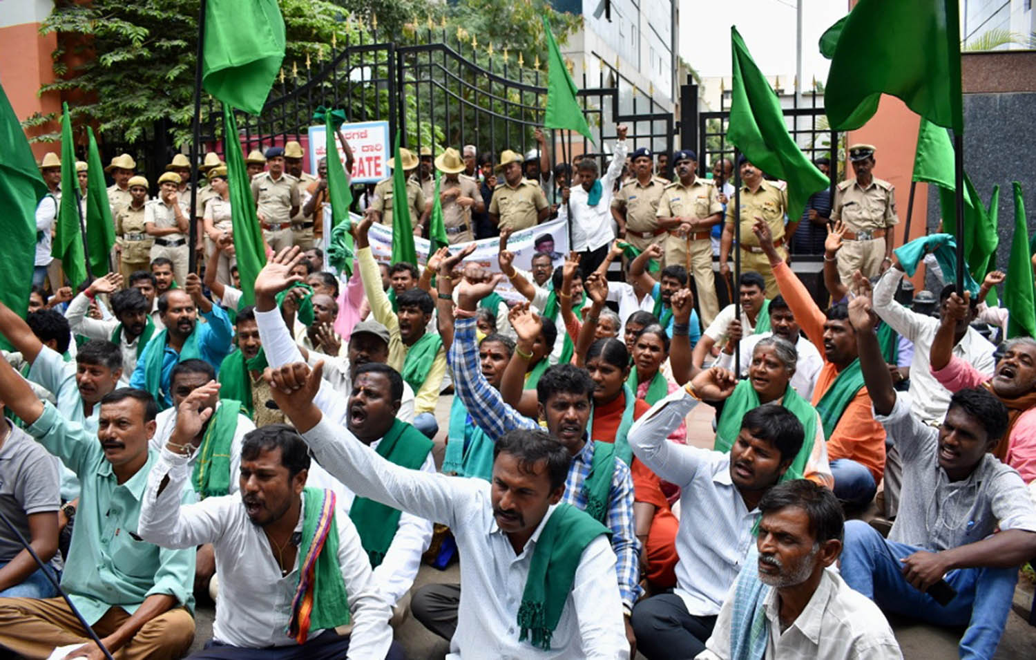 ಕಂದಾಯ ಇಲಾಖೆಯಲ್ಲಿ ಭ್ರಷ್ಟಾಚಾರ ತಡೆಗೆ ಆಗ್ರಹಿಸಿ ಪ್ರತಿಭಟನೆ