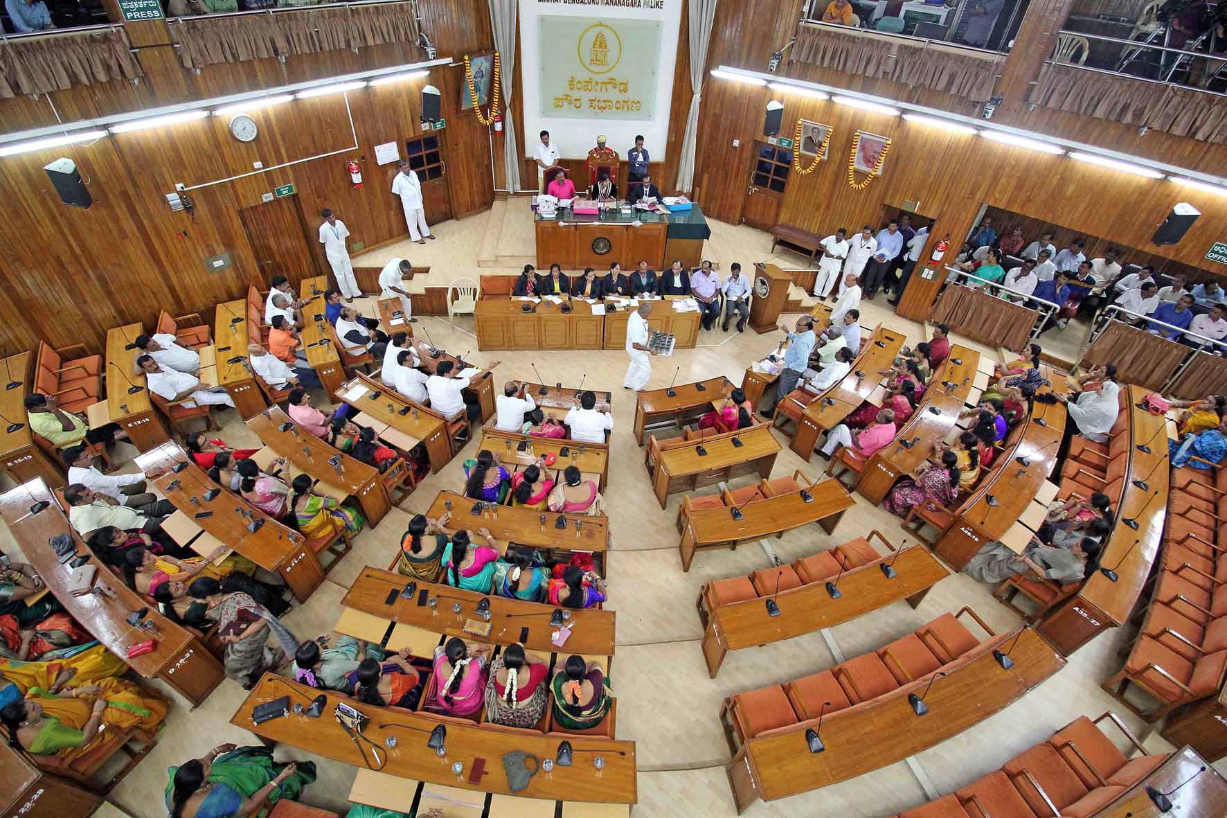 ಗದ್ದಲ, ಗಲಾಟೆಯ ನಡುವೆಯೇ ಬಿಬಿಎಂಪಿ ಆಡಳಿತ ವರದಿ ಮಂಡನೆ