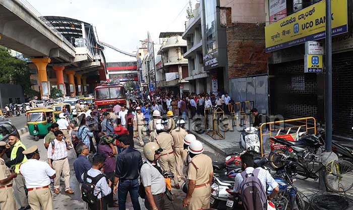 ಬ್ಯಾಂಕ್ ಕಟ್ಟಡದಲ್ಲಿ ಬೆಂಕಿ: ತಪ್ಪಿದ ಭಾರೀ ಅನಾಹುತ