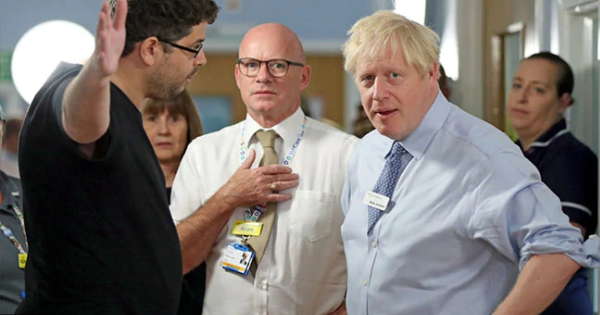 ಇಲ್ಲಿ ಮಾಧ್ಯಮದವರಿಲ್ಲ ಎಂದು ಸುಳ್ಳು ಹೇಳಿದ ಬ್ರಿಟಿಷ್ ಪ್ರಧಾನಿಯ ಚಳಿ ಬಿಡಿಸಿದ ಸಾಮಾನ್ಯ ಪ್ರಜೆ