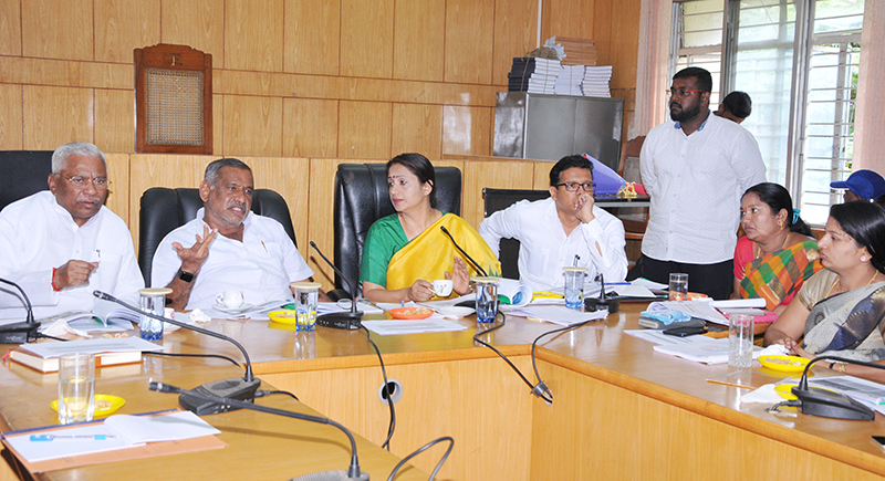 ಸ್ಮಾರ್ಟ್ ಸಿಟಿ ಯೋಜನೆಯ ಕಾಮಗಾರಿಗಳ ವೇಗ ಹೆಚ್ಚಿಸಿ: ಅಧಿಕಾರಿಗಳಿಗೆ ಸಚಿವ ಮಾಧುಸ್ವಾಮಿ ಸೂಚನೆ