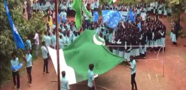 ಕೇರಳದ ಕಾಲೇಜು ಕ್ಯಾಂಪಸ್ ನಲ್ಲಿ ಪಾಕ್ ಧ್ವಜವನ್ನು ಹಾರಿಸಿದರೇ ವಿದ್ಯಾರ್ಥಿಗಳು?