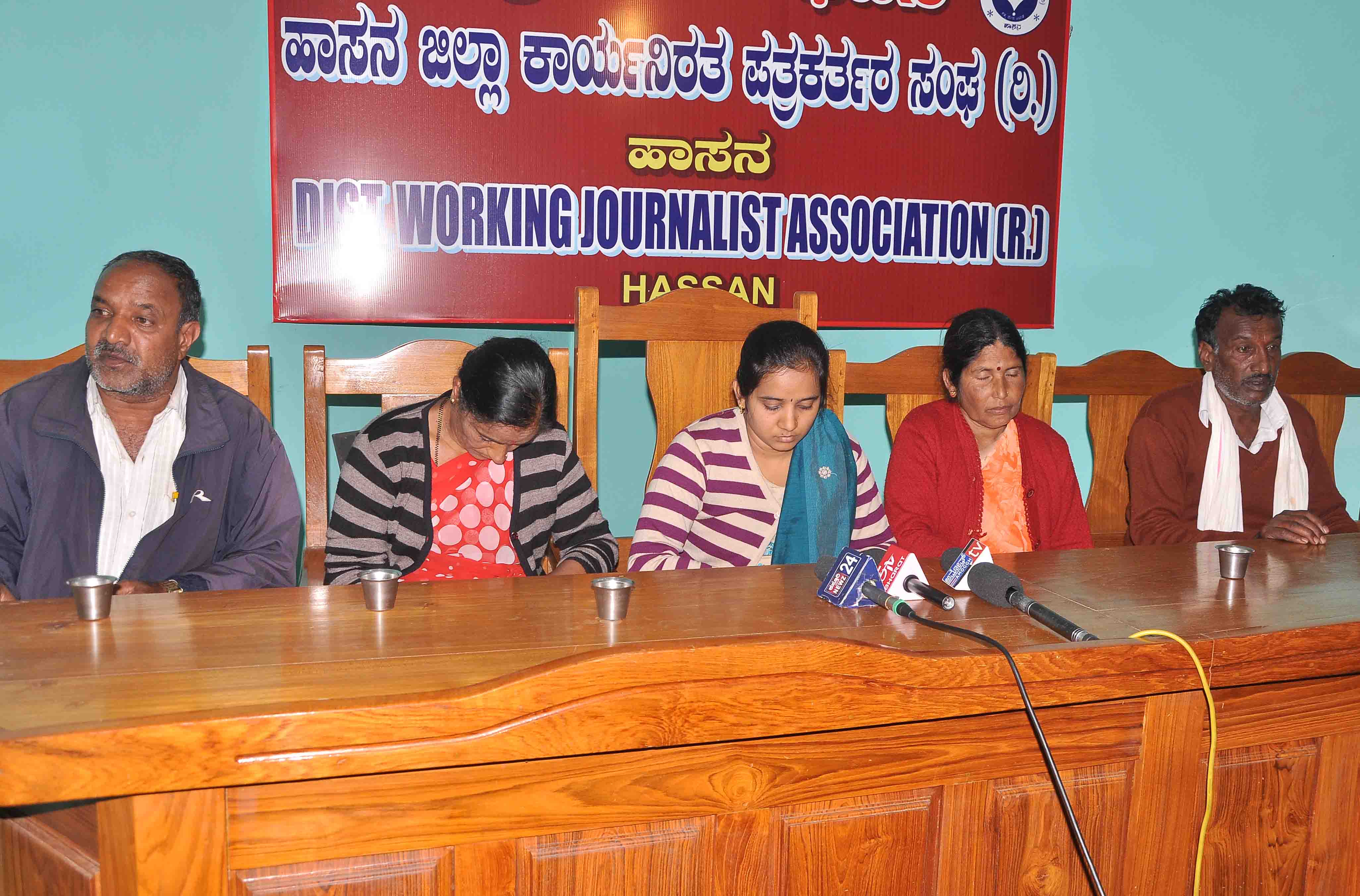 ಪೊಲೀಸರ ಕಿರುಕುಳ ಮುಂದುವರೆದರೆ ಸಾಮೂಹಿಕ ಆತ್ಮಹತ್ಯೆ: ಹಾಸನದ ಕುಟುಂಬದ ಎಚ್ಚರಿಕೆ