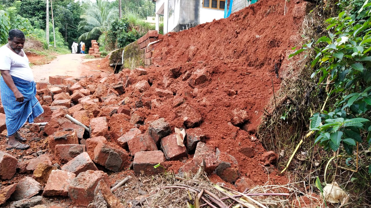ವಿಟ್ಲ: ತಡೆಗೋಡೆ ಕುಸಿತ; ಓರ್ವನಿಗೆ ಗಂಭೀರ ಗಾಯ