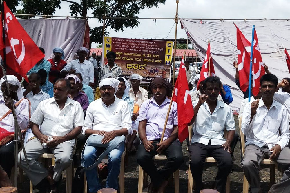 ಉಡುಪಿ: ಮರಳಿಗಾಗಿ ಮೂರನೆ ದಿನವೂ ಮುಂದುವರೆದ ಧರಣಿ