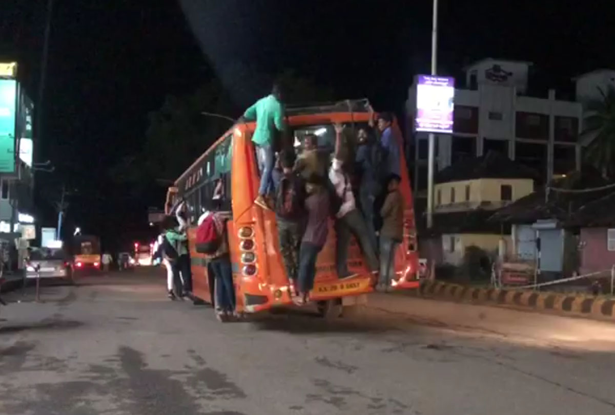ಪುಟ್‌ಬೋರ್ಡ್, ಏಣಿಯಲ್ಲಿ ಪ್ರಯಾಣ: ಖಾಸಗಿ ಬಸ್‌ಗೆ 13,500ರೂ. ದಂಡ