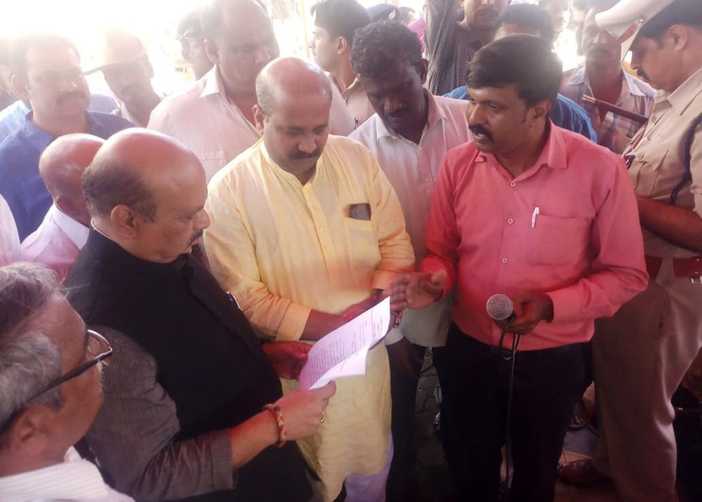 ಉಸ್ತುವಾರಿ ಸಚಿವರ ಭರವಸೆ: ಮರಳಿಗಾಗಿ ಧರಣಿ ಅಂತ್ಯ