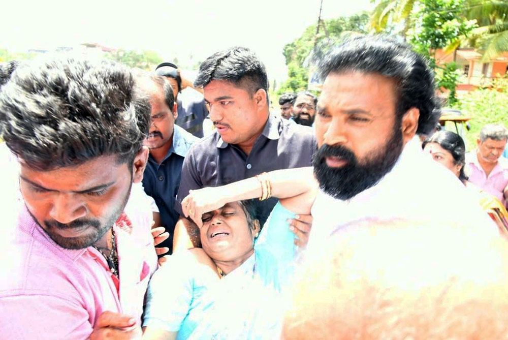 ಅಪಘಾತಕ್ಕೀಡಾದ ಗಾಯಾಳುವಿಗೆ ಸ್ಪಂದಿಸಿದ ಸಚಿವ ಶ್ರೀರಾಮುಲು