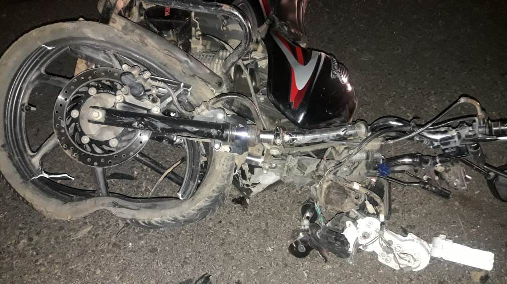 ಹಾಸನ: ರಸ್ತೆ ಅಪಘಾತಕ್ಕೆ ಬೈಕ್ ಸವಾರರಿಬ್ಬರು ಬಲಿ