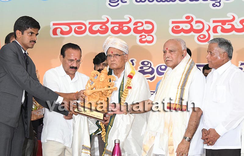 ಹೆಣ್ಣು ಋತುಮತಿಯಾಗಿ ಆಫೀಸ್ ಗೆ ಹೋಗುವುದಕ್ಕೂ, ದೇವಸ್ಥಾನಕ್ಕೆ ಹೋಗುವುದಕ್ಕೂ ವ್ಯತ್ಯಾಸವಿದೆ