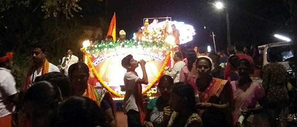 ಚೌತಿ ಶೋಭಾಯಾತ್ರೆ: ಜ್ಯೂಸ್ ಹಂಚಿ ಸೌಹಾರ್ದ ಮೆರೆದ ವ್ಯಾಪಾರಿ ಇಸ್ಮಾಯೀಲ್