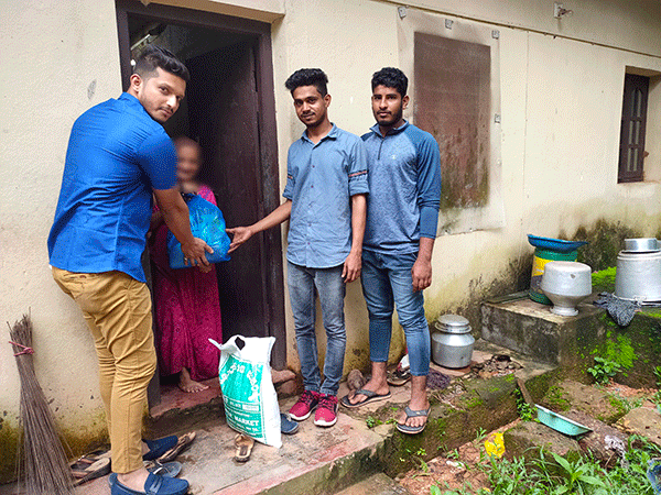 ಮೆಂಡನ್ ಫೌಂಡೇಶನ್ ವತಿಯಿಂದ ಆಹಾರ ಸಾಮಗ್ರಿ ವಿತರಣೆ