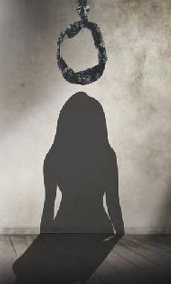 ಪೊಲೀಸರಿಂದ ನಿರ್ಲಕ್ಷ್ಯ ಆರೋಪ: ಠಾಣೆಯಲ್ಲೇ ಆತ್ಮಹತ್ಯೆಗೆ ಶರಣಾದ ಅತ್ಯಾಚಾರ ಸಂತ್ರಸ್ತೆ