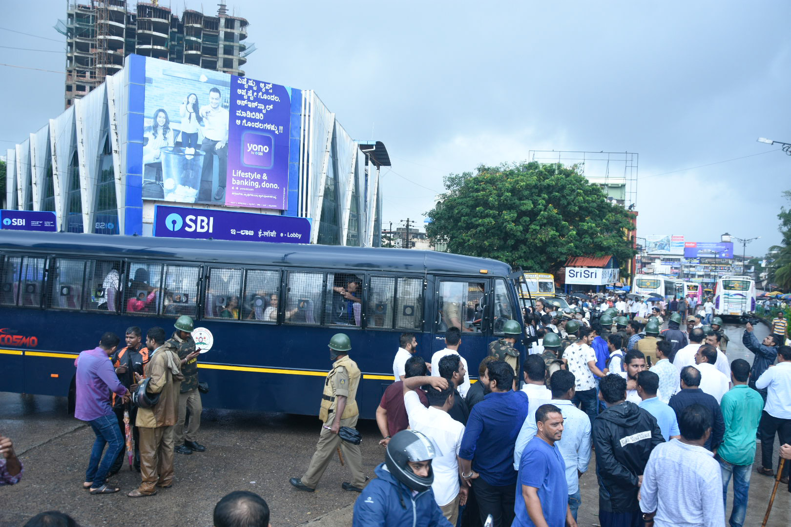 ಮಂಗಳೂರು: ಡಿಕೆಶಿ ಬಂಧನ ವಿರೋಧಿಸಿ ಪ್ರತಿಭಟನೆ; 51 ಪ್ರತಿಭಟನಾಕಾರರ ಬಂಧನ-ಬಿಡುಗಡೆ