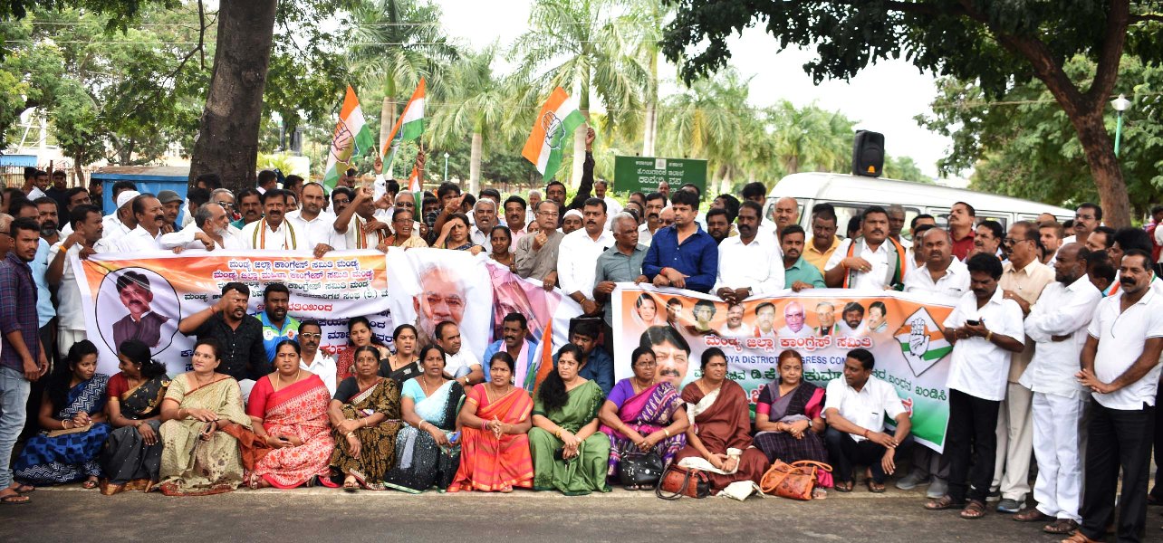 ಮಂಡ್ಯ: ಡಿಕೆಶಿ ಬಂಧನ ಖಂಡಿಸಿ ರಸ್ತೆ ತಡೆ, ಬಂದ್- ಬಿಜೆಪಿ ವಿರುದ್ಧ ಆಕ್ರೋಶ
