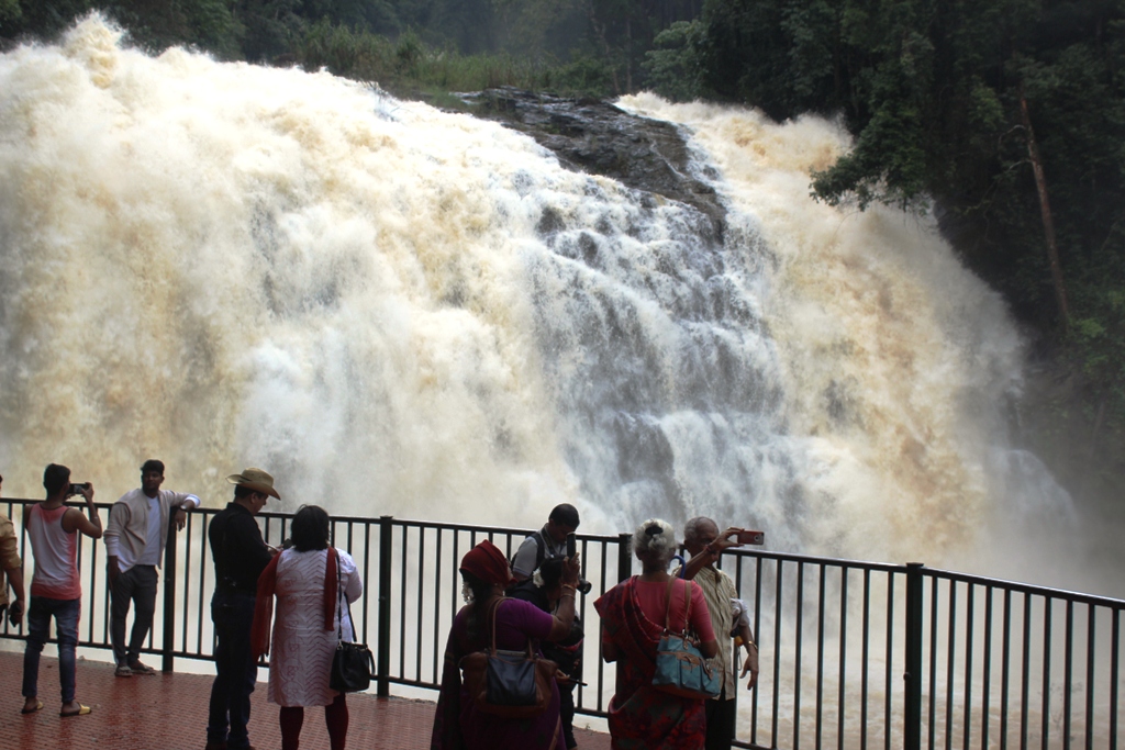 ಕೊಡಗಿನಲ್ಲಿ ಮುಂದುವರಿದ ಧಾರಾಕಾರ ಮಳೆ: ಉಕ್ಕಿ ಹರಿಯುತ್ತಿರುವ ನದಿಗಳು