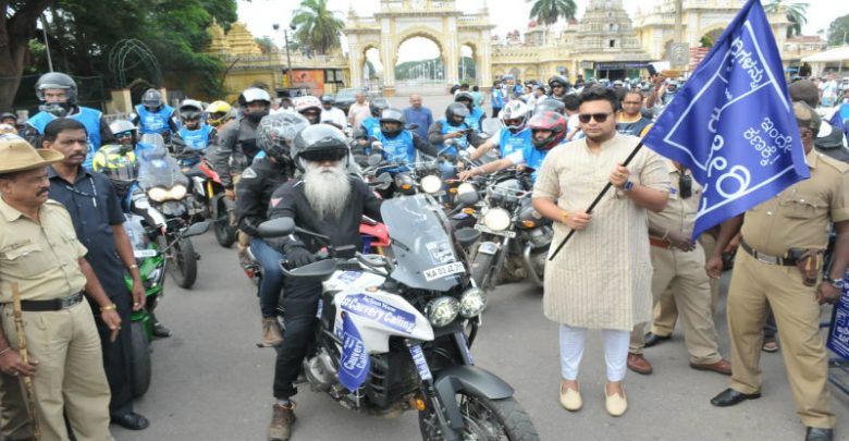 ಮೈಸೂರು: ಕಾವೇರಿ ಕೂಗು ಬೈಕ್ ರ‍್ಯಾಲಿಗೆ ಯದುವೀರ್ ಒಡೆಯರ್ ಚಾಲನೆ