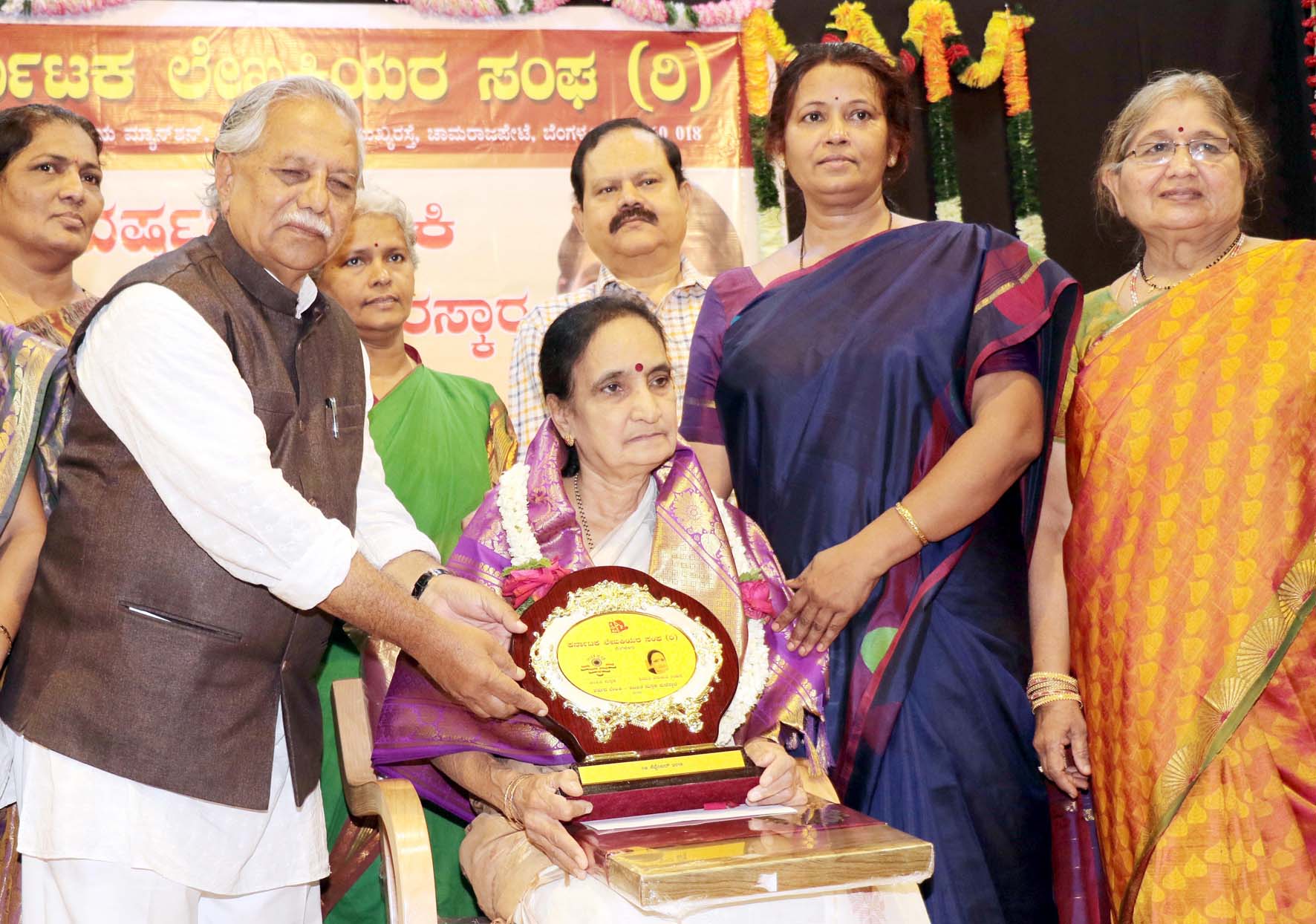 ಹೆಣ್ಣನ್ನು ಭೋಗದ ವಸ್ತುವನ್ನಾಗಿ ಕಾಣುವ ಪ್ರವೃತ್ತಿ ಬದಲಾಗಬೇಕು: ಹಿರಿಯ ಸಾಹಿತಿ ಡಾ.ದೊಡ್ಡರಂಗೇಗೌಡ