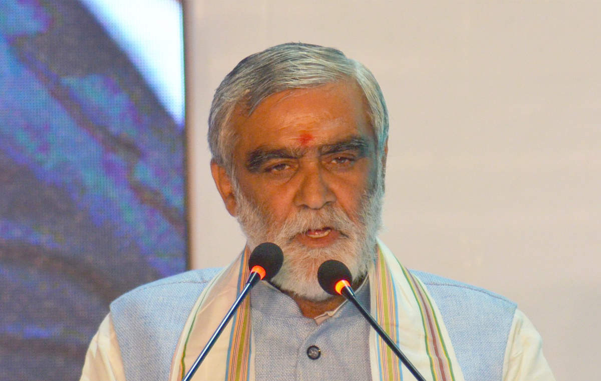 ಮಾಜಿ ಪ್ರಧಾನಿ ಮೊರಾರ್ಜಿ ದೇಸಾಯಿ ಗೋಮೂತ್ರ ಸೇವಿಸುತ್ತಿದ್ದರು: ಕೇಂದ್ರ ಸಚಿವ