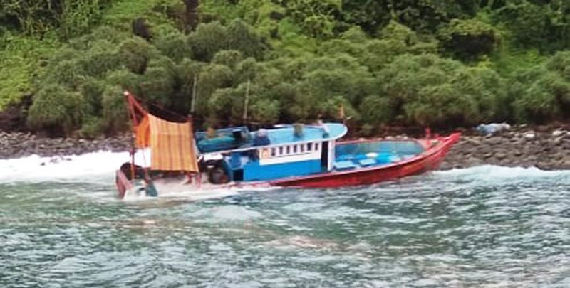 ನೇತ್ರಾಣಿ ದ್ವೀಪದ ಬಳಿ ಬೋಟ್ ದುರಂತ: 10 ಮೀನುಗಾರರ ರಕ್ಷಣೆ