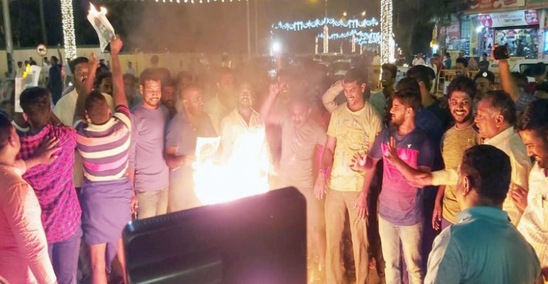 ಮಹಿಷ ದಸರಾ ಆಚರಣೆಗೆ ಅಡ್ಡಿ: ಪಂಜಿನ ಮೆರವಣಿಗೆ ನಡೆಸಿ ಆಕ್ರೋಶ ವ್ಯಕ್ತಪಡಿಸಿದ ಮೂಲನಿವಾಸಿಗಳು